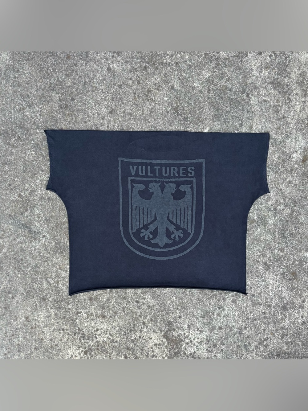 RARE Kanye West Yeezy Vultures Crest Box Size 3 L/XL Black Oversized T-shirt